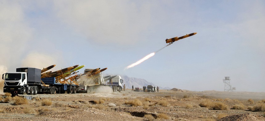 Máy bay không người lái (UAV) được phóng trong một cuộc tập trận quân sự ở một địa điểm không được tiết lộ ở Iran. (Nguồn: AP) Máy bay không người lái (UAV) được phóng trong một cuộc tập trận quân sự ở một địa điểm không được tiết lộ ở Iran. (Nguồn: AP)