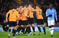 van dijk salah lap cong giup liverpool nhan chim man utd