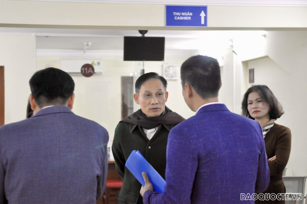 Thứ trưởng Ngoại giao Lê Hoài Trung cùng đoàn công tác khảo sát thực tế công tác cải cách hành chính tại Cục Lãnh sự. (Ảnh: QĐ) Thứ trưởng Ngoại giao Lê Hoài Trung cùng đoàn công tác khảo sát thực tế công tác cải cách hành chính tại Cục Lãnh sự. (Ảnh: QĐ)