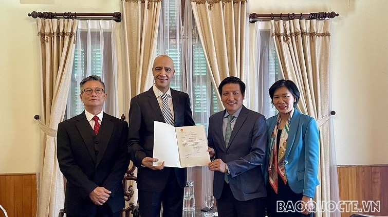 Trao Giấy Chấp nhận Lãnh sự cho Lãnh sự danh dự Morocco tại Việt Nam