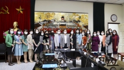 Kỷ niệm Ngày quốc tế Phụ nữ 8/3 và tôn vinh đóng góp của cán bộ nữ cho ngành Ngoại giao