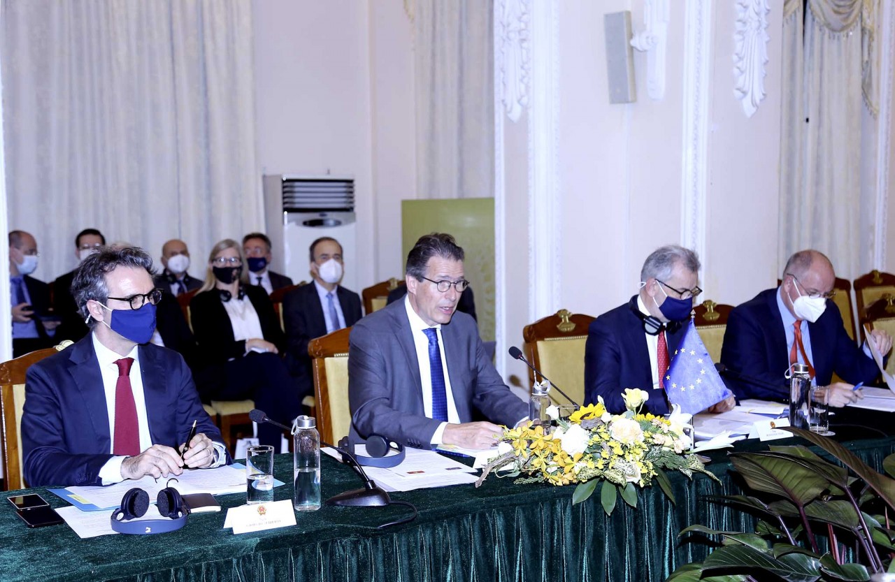 Triển khai Hiệp định khung Đối tác và Hợp tác toàn diện Việt Nam - EU Việt Nam-EU nhất trí thúc đẩy sớm đưa EVIPA đi vào hiệu lực, mở rộng hợp tác trong các lĩnh vực mới