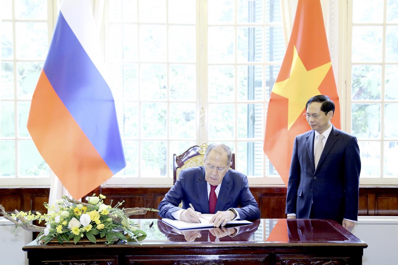 Bộ trưởng Ngoại giao Nga thăm Việt Nam