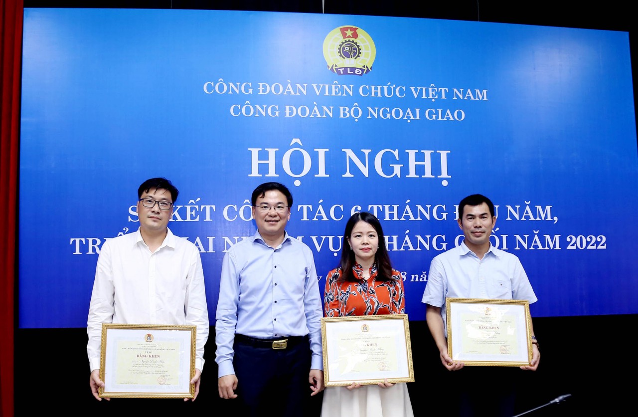 Hội nghị sơ kết công tác công đoàn Bộ Ngoại giao 6 tháng đầu năm Hội nghị sơ kết công tác công đoàn Bộ Ngoại giao 6 tháng đầu năm