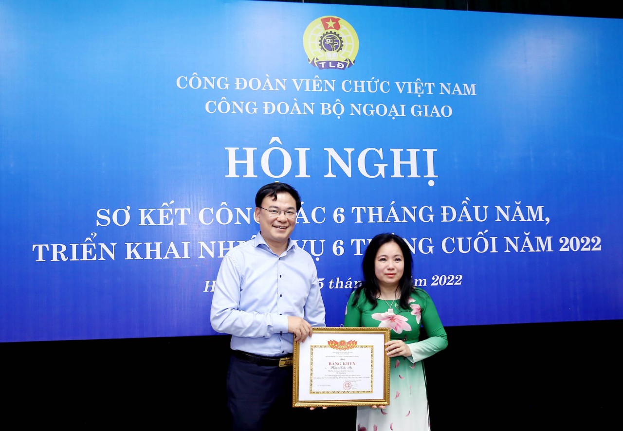 Hội nghị sơ kết công tác công đoàn Bộ Ngoại giao 6 tháng đầu năm Hội nghị sơ kết công tác công đoàn Bộ Ngoại giao 6 tháng đầu năm