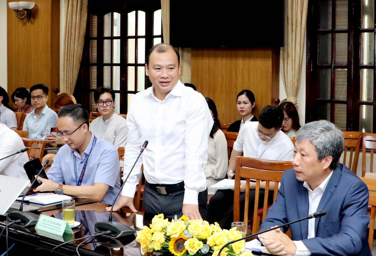 Ông Lê Hải Bình, Uỷ viên dự khuyết TW Đảng, Phó Trưởng Ban Tuyên giáo Trung ương phát biểu tại Chương trình nói chuyện chuyên đề “ Tuổi tre Ngoại giao: Nỗ lực học tập lý tưởng cách mạng, rèn luyện bản lĩnh chính trị, phát huy truyền thống của Ngành”. (Ảnh