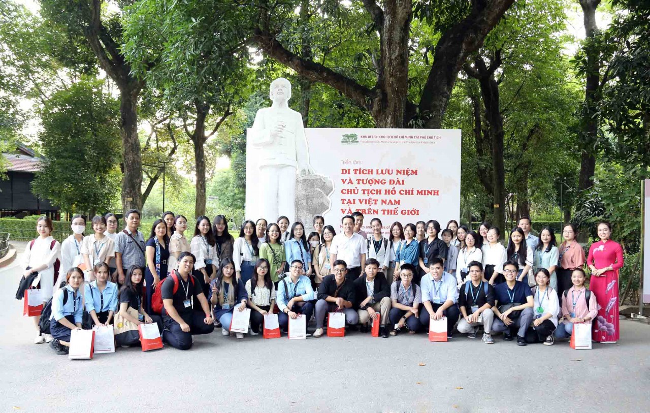 Bộ Ngoại giao tổ chức chuỗi hoạt động kỷ niệm 35 năm UNESCO ra Nghị quyết vinh danh Chủ tịch Hồ Chí Minh