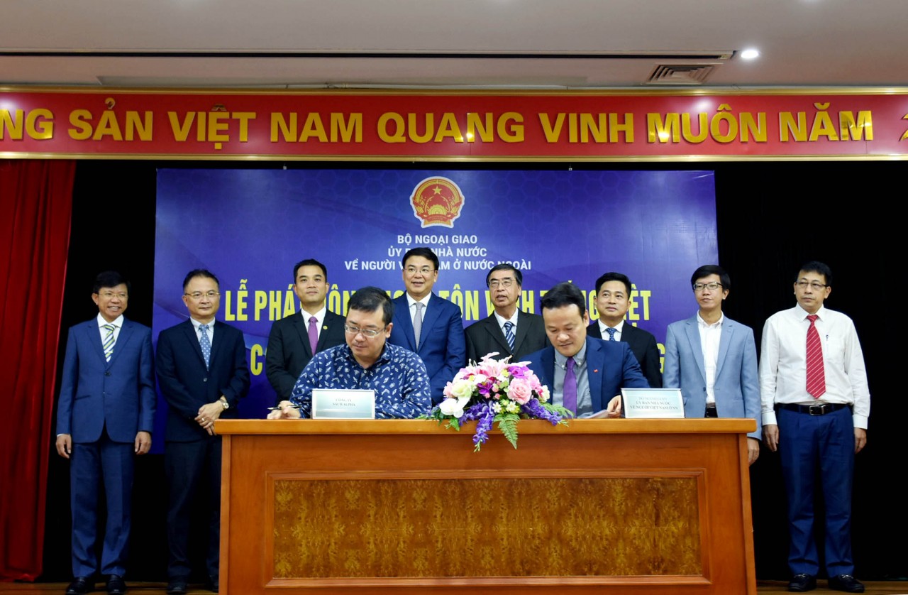 Phát động Ngày Tôn vinh tiếng Việt 8/9: Để tiếng mẹ đẻ là niềm tự hào của mỗi người Việt ở bất cứ nơi đâu Phát động Ngày Tôn vinh tiếng Việt 8/9: Để tiếng mẹ đẻ là niềm tự hào của mỗi người Việt ở bất cứ nơi đâu