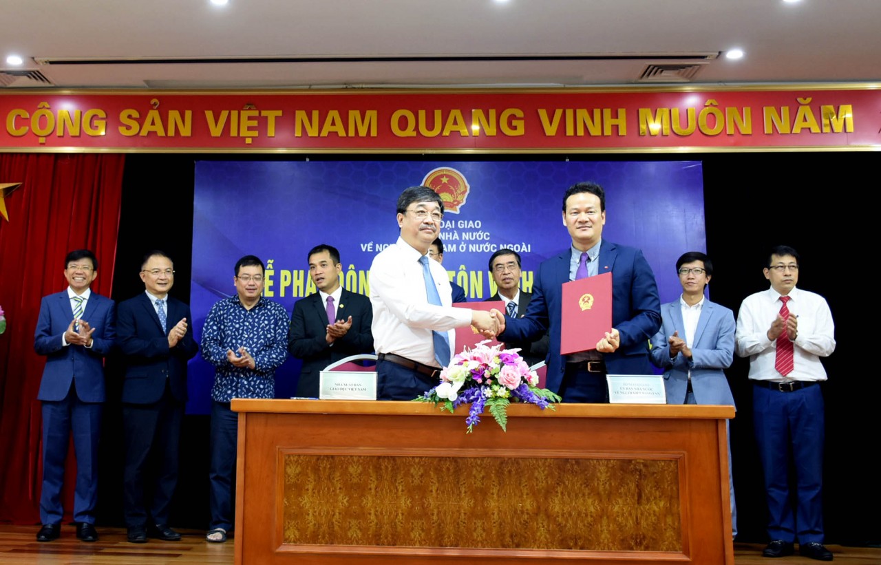 Ngày Tôn vinh tiếng Việt 8/9: Để tiếng mẹ đẻ là niềm tự hào của mỗi người Việt ở bất cứ nơi đâu Ngày Tôn vinh tiếng Việt 8/9: Để tiếng mẹ đẻ là niềm tự hào của mỗi người Việt ở bất cứ nơi đâu