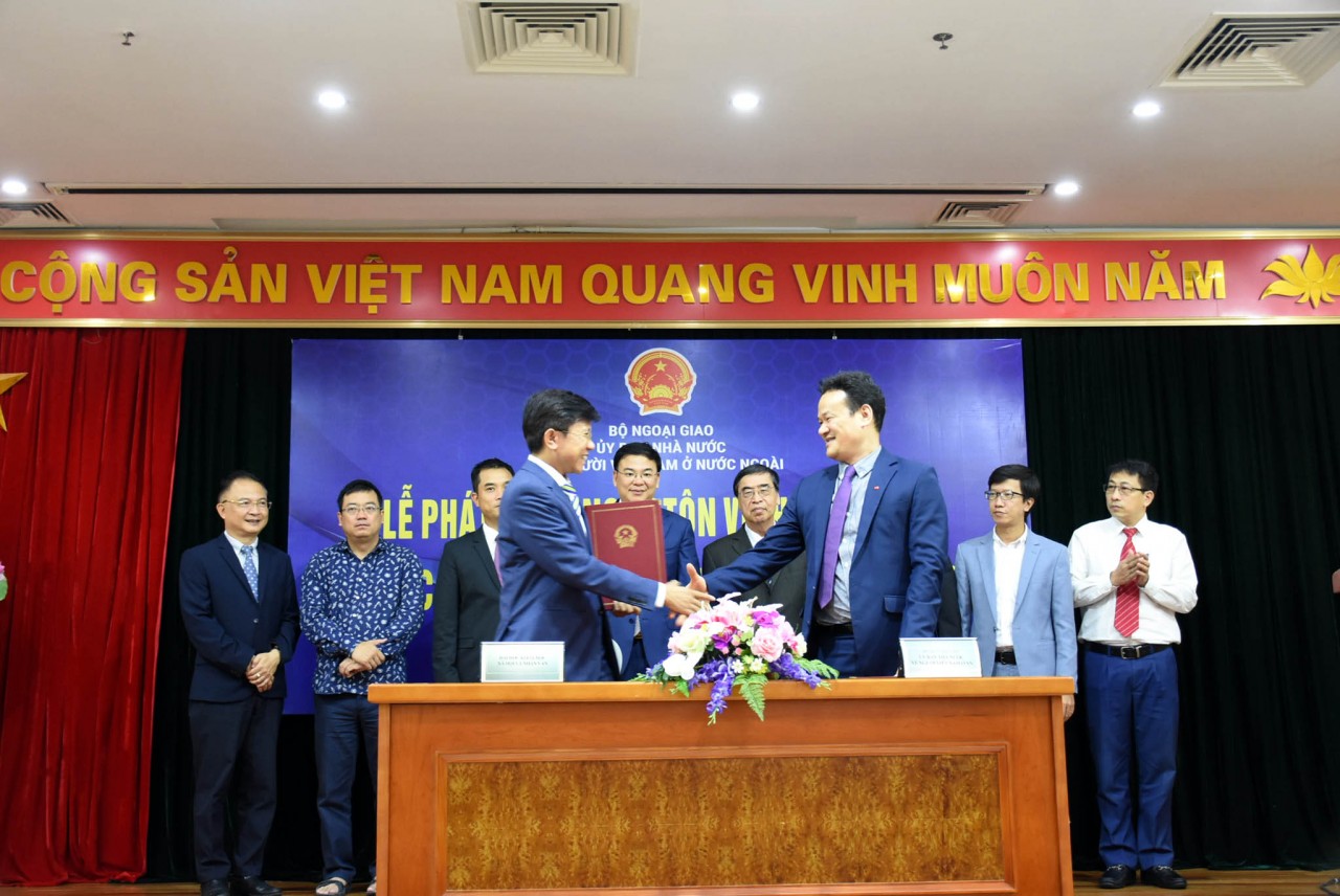 Ngày Tôn vinh tiếng Việt 8/9: Để tiếng mẹ đẻ là niềm tự hào của mỗi người Việt ở bất cứ nơi đâu Ngày Tôn vinh tiếng Việt 8/9: Để tiếng mẹ đẻ là niềm tự hào của mỗi người Việt ở bất cứ nơi đâu