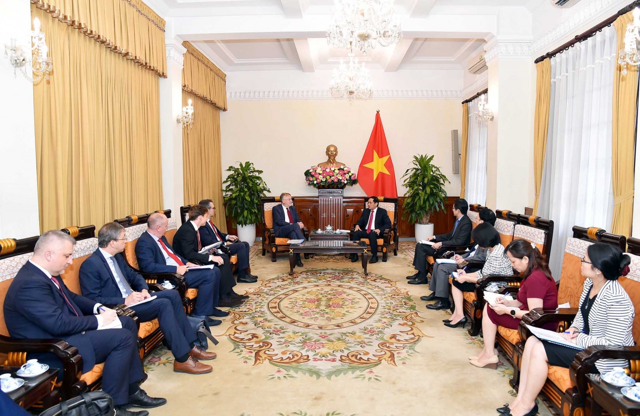 Việt Nam luôn coi EU là đối tác kinh tế - phát triển quan trọng hàng đầu Việt Nam luôn coi EU là đối tác kinh tế - phát triển quan trọng hàng đầu