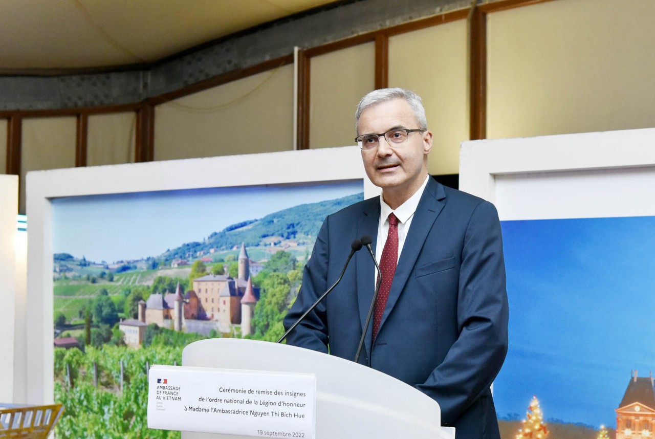 Đại sứ Nicolas Warnery phát biểu tại buổi Lễ trao tặng Huân chương Bắc đẩu Bội tinh. (Ảnh: Quang Hòa) Đại sứ Nicolas Warnery phát biểu tại buổi Lễ trao tặng Huân chương Bắc đẩu Bội tinh. (Ảnh: Quang Hòa)