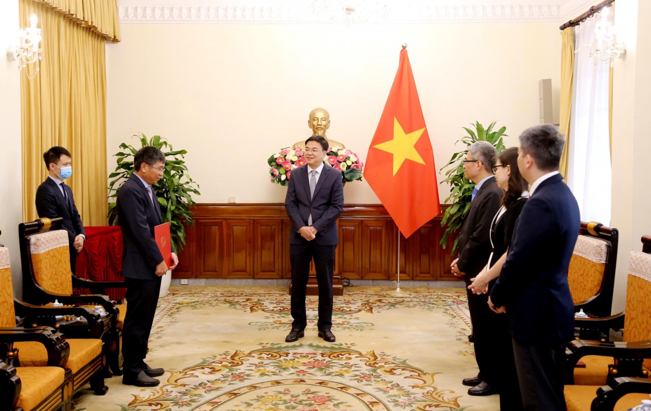 Bộ Ngoại giao trao quyết định bổ nhiệm cán bộ lãnh đạo, quản lý