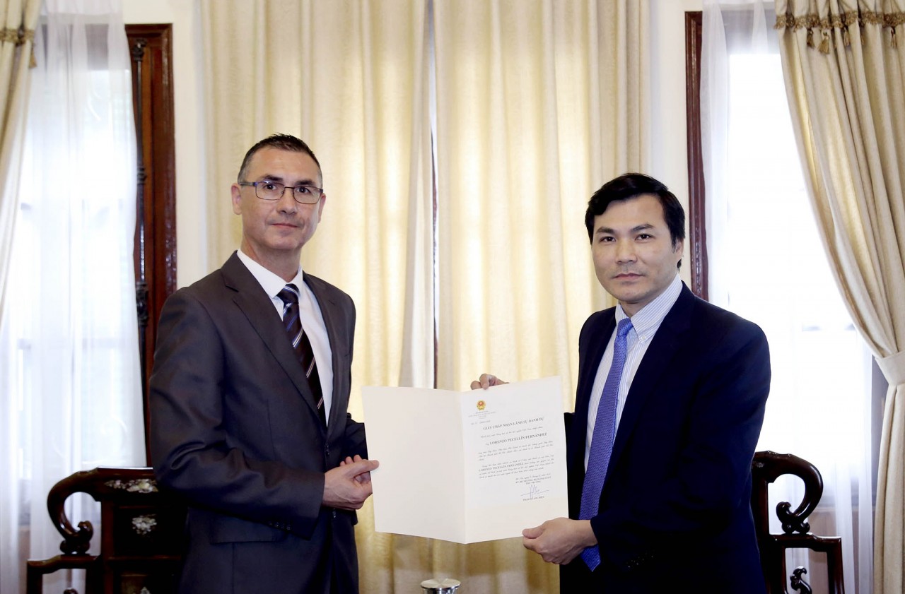 Trao Giấy Chấp nhận lãnh sự của Tây Ban Nha tại TP. Hồ Chí Minh