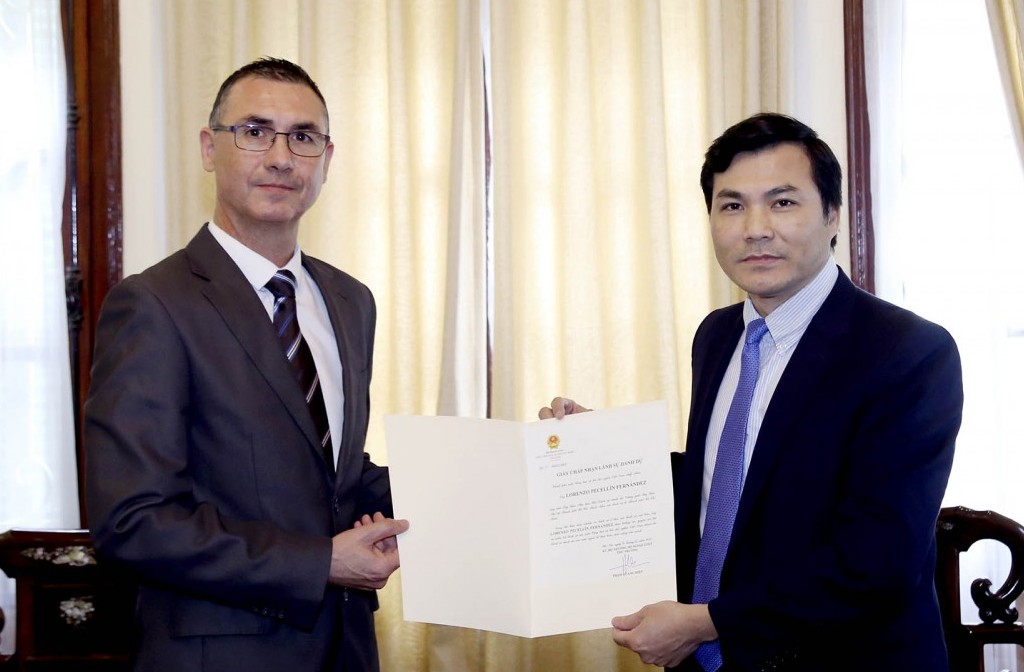 Trao Giấy Chấp nhận lãnh sự của Tây Ban Nha tại TP. Hồ Chí Minh