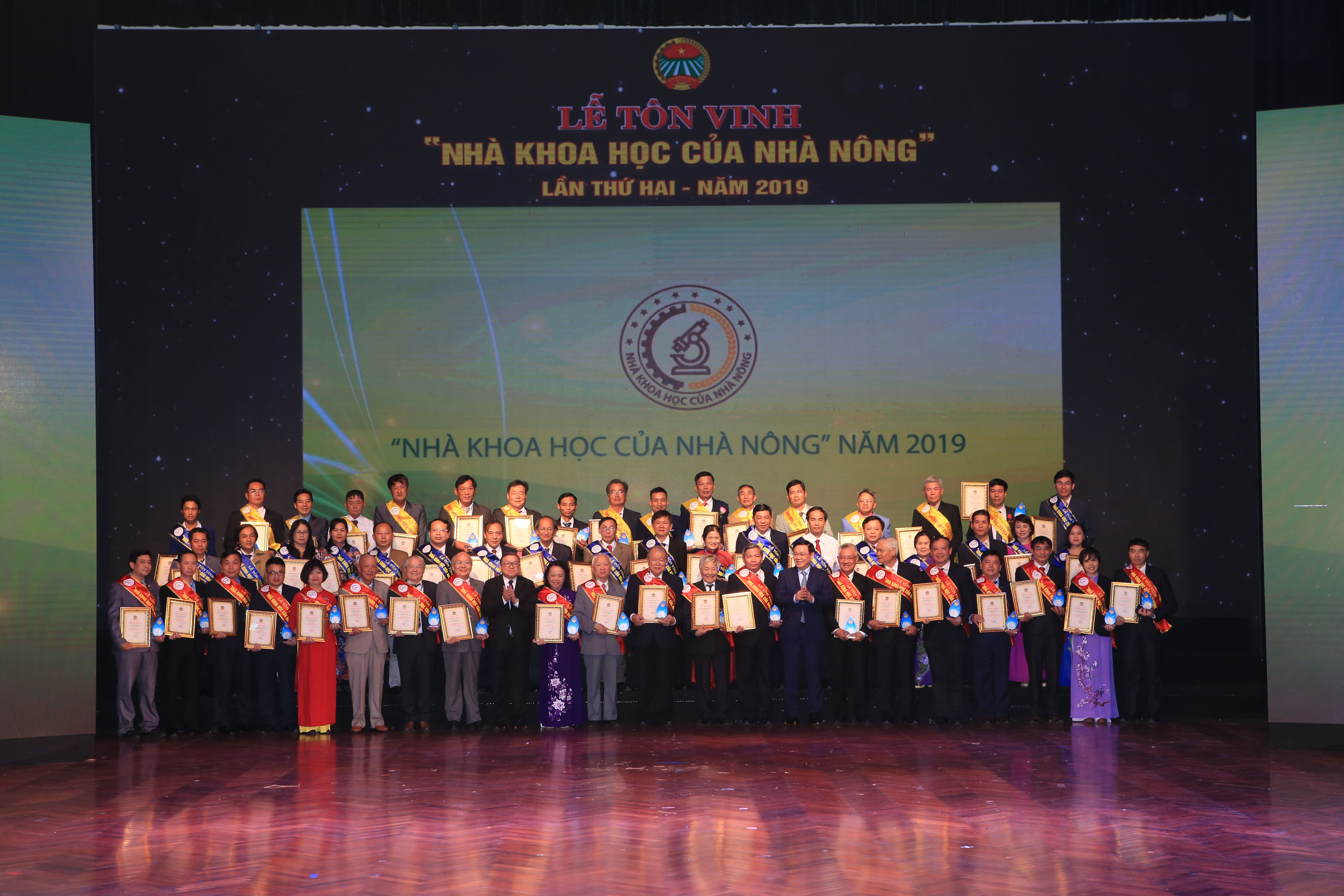 ton vinh cac nha khoa hoc cua nha nong lan hai nam 2019