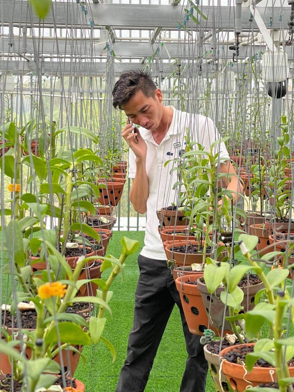 Chàng trai trẻ Lê Bảo Trân: 'Đam mê hoa lan đã ăn sâu vào máu tôi' Chàng trai trẻ Lê Bảo Trân: 'Đam mê hoa lan đã ăn sâu vào máu tôi'