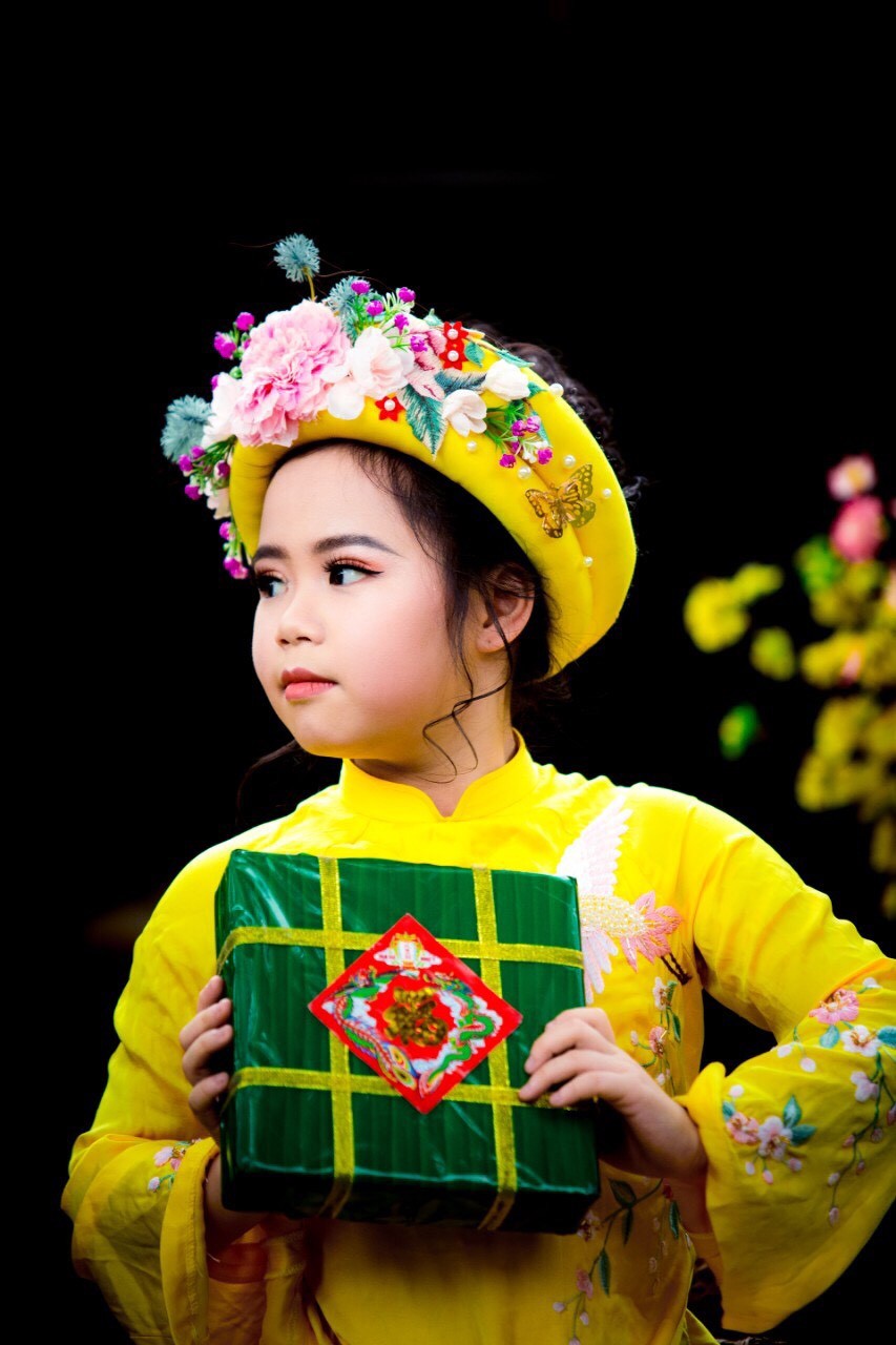 Siêu mẫu nhí Hoàng Vân thể hiện năng khiếu tại chương trình Tết Ba miền - chào Xuân Tân Sửu