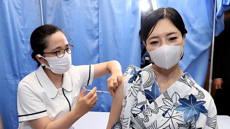 Nhật Bản tái khởi động chiến dịch tiêm chủng quy mô lớn