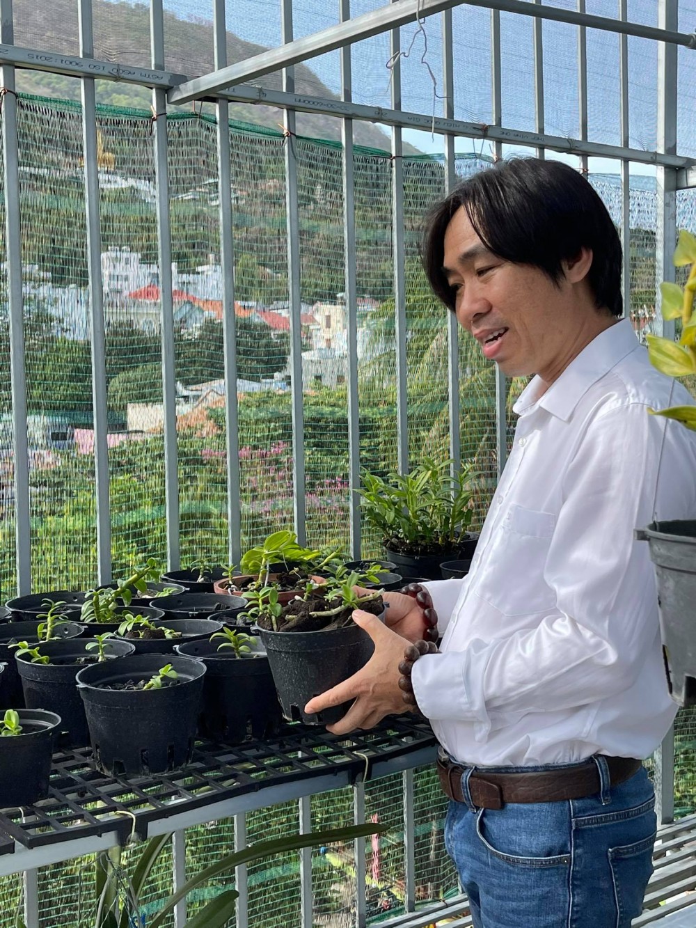 Nguyễn Huy Bình: Chủ nhân vườn lan 'khủng' nhiều người ngưỡng mộ Nguyễn Huy Bình: Chủ nhân vườn lan 'khủng' nhiều người ngưỡng mộ