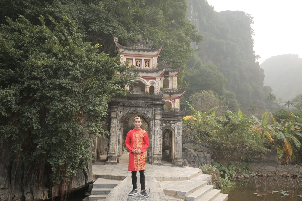 Theo chân Phạm Văn Sơn khám phá Ninh Bình Theo chân Phạm Văn Sơn khám phá Ninh Bình