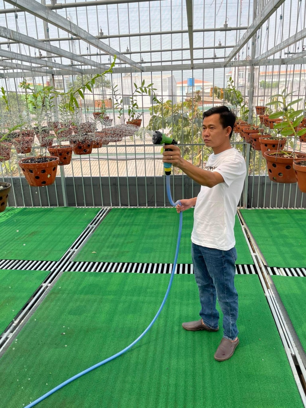 Ông chủ vườn lan 8X Phạm Minh Minh nổi tiếng, được yêu mến đến không ngờ Ông chủ vườn lan 8X Phạm Minh Minh nổi tiếng, được yêu mến đến không ngờ