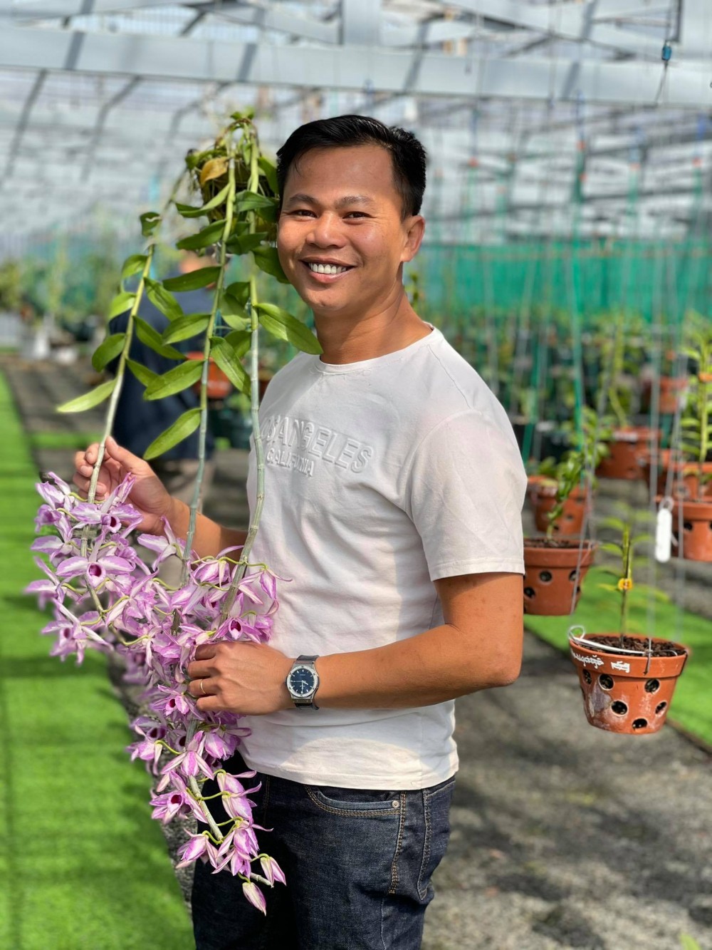 Ông chủ vườn lan Long Bảo: Từ khó khăn đi đến thành công