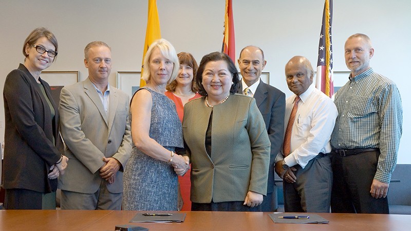 Hơn 25 năm cháy mãi ngọn lửa đam mê nâng tầm tri thức Việt