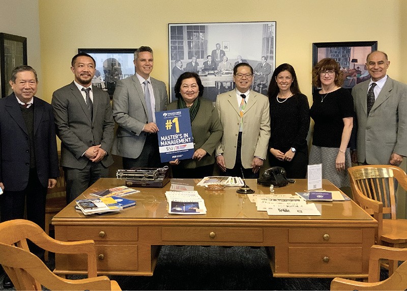 T.S Trần Nguyễn Thy Bình trong lễ ký kết hợp tác toàn diện đào tạo các chương trình sau Đại học, Thạc sĩ và Tiến sĩ giữa Đại học Mỹ tại Việt Nam - AUV và đại diện các trường Đại học Hoa Kỳ danh giá.