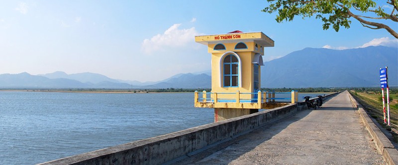 Điều tiết nước hợp lý phục vụ nhu cầu sản xuất, dân sinh Điều tiết nước hợp lý phục vụ nhu cầu sản xuất, dân sinh