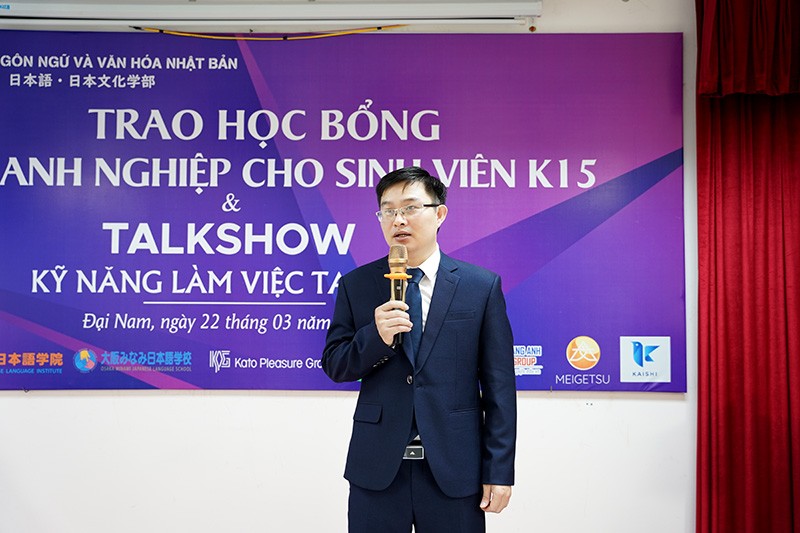 Thầy Hứa Ngọc Tân – Phó Trưởng Khoa chia sẻ về những định hướng trong tương lai của Quỹ Học bổng Doanh nghiệp cho sinh viên Khoa NN & VH Nhật Bản. Thầy Hứa Ngọc Tân – Phó Trưởng Khoa chia sẻ về những định hướng trong tương lai của Quỹ Học bổng Doanh nghiệp cho sinh viên Khoa NN & VH Nhật Bản.