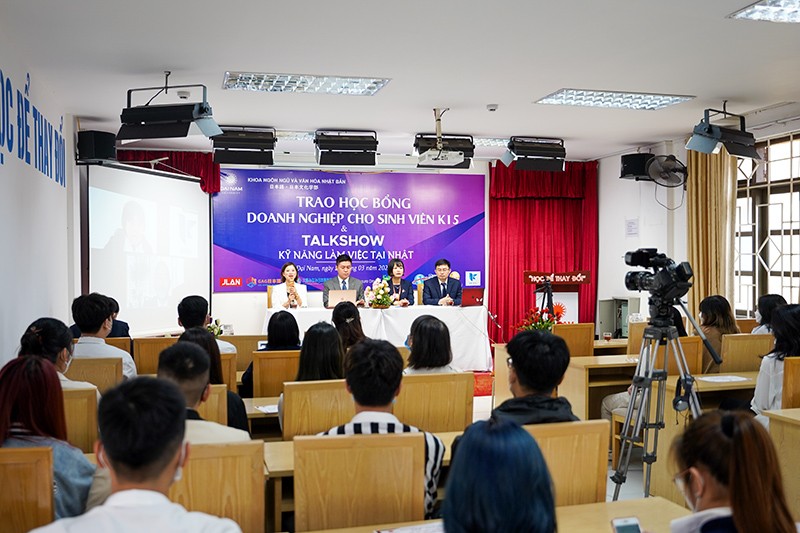 Nhiều học bổng có giá trị dành cho sinh viên Khoa Ngôn ngữ và Văn hoá Nhật Bản Nhiều học bổng có giá trị dành cho sinh viên Khoa Ngôn ngữ và Văn hoá Nhật Bản