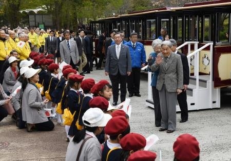 Chuyện đời thú vị của Nhà vua Nhật Bản Akihito