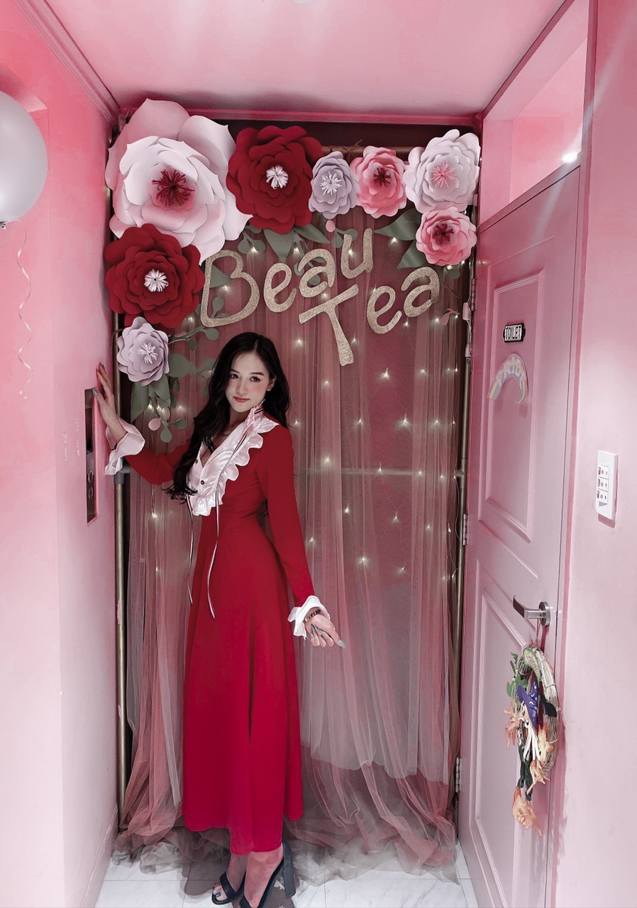 Shop của Đinh Thị Lan thu hút khách hàng bằng những mẫu hàng có thiết kế đẹp, giá rẻ nhưng vẫn đảm bảo chất lượng tốt. Shop của Đinh Thị Lan thu hút khách hàng bằng những mẫu hàng có thiết kế đẹp, giá rẻ nhưng vẫn đảm bảo chất lượng tốt.