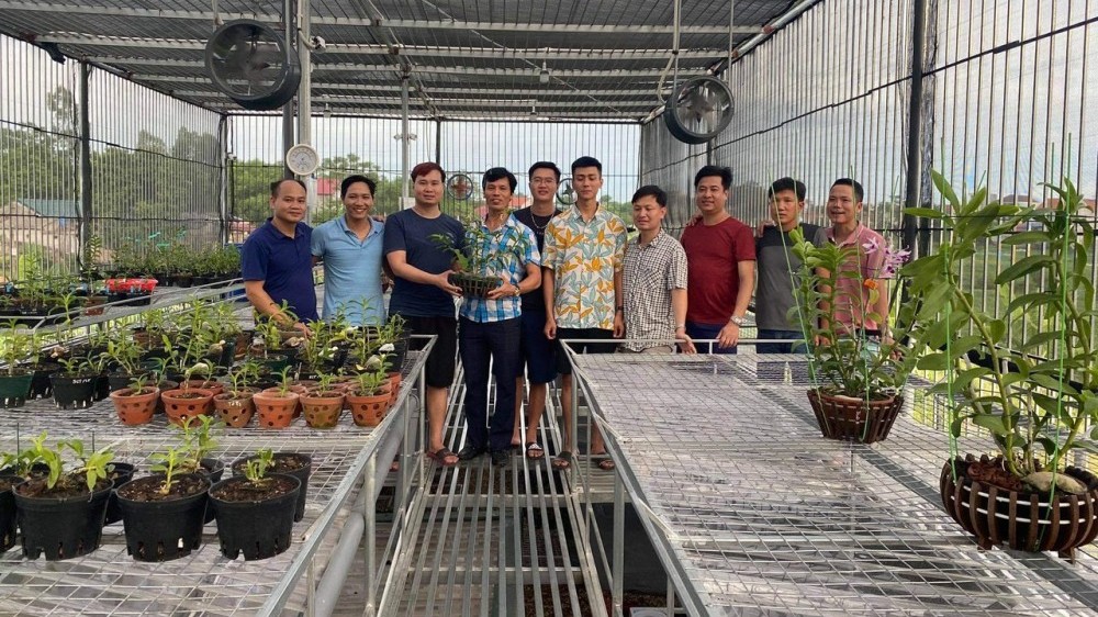 Ông chủ vườn lan 9X Trần Vinh và niềm đam mê với hoa phong lan