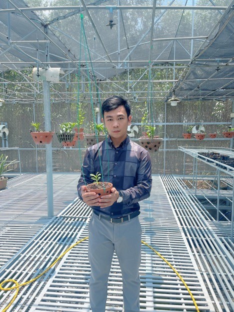 9x Trần Quốc Hoà chia sẻ về câu chuyện thành công với lan đột biến. 9x Trần Quốc Hoà chia sẻ về câu chuyện thành công với lan đột biến.