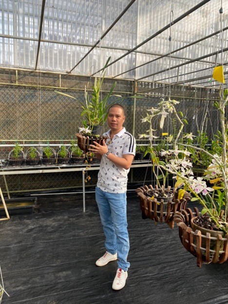 Chủ nhân vườn lan Cánh Hoàng nức tiếng Bảo Lâm, Lâm Đồng - anh Hoàng Văn Cánh.