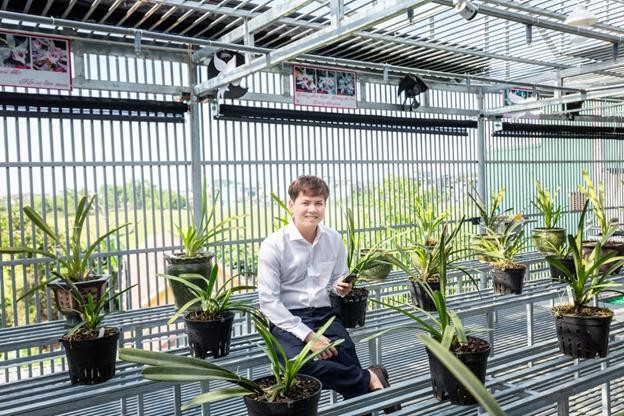 Nghệ nhân Trương Quang Xuyên từng tốt nghiệp đại học ngành Kĩ sư xây dựng, Thạc sĩ Quản lý đất đai.