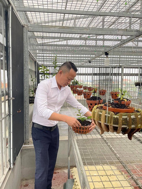 Ông chủ vườn lan 7X Mạnh Quỳnh cũng gửi lời khuyên tới những người bắt đầu trồng lan hãy kiên nhẫn, chấp nhận thất bại. Ông chủ vườn lan 7X Mạnh Quỳnh cũng gửi lời khuyên tới những người bắt đầu trồng lan hãy kiên nhẫn, chấp nhận thất bại.