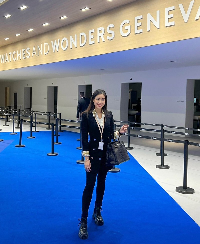 Tiên Nguyễn cùng mẹ dự show đồng hồ lớn nhất thế giới tại Thụy Sĩ Tiên Nguyễn cùng mẹ dự show đồng hồ lớn nhất thế giới tại Thụy Sĩ