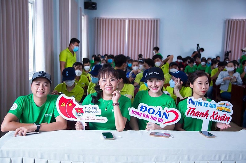 Nghệ nhân Bùi Quyết Tiến với mong muốn góp phần xây dựng Cộng đồng Lan Việt vững mạnh Nghệ nhân Bùi Quyết Tiến với mong muốn góp phần xây dựng Cộng đồng Lan Việt vững mạnh