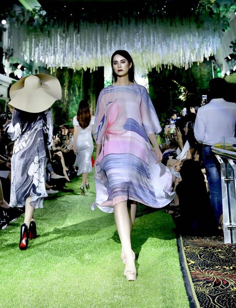 Phần trình diễn BST Dame’ Elegante. Phần trình diễn BST Dame’ Elegante.