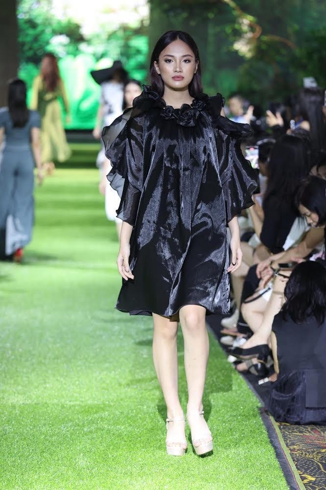 Phần trình diễn BST Dame’ Elegante Phần trình diễn BST Dame’ Elegante