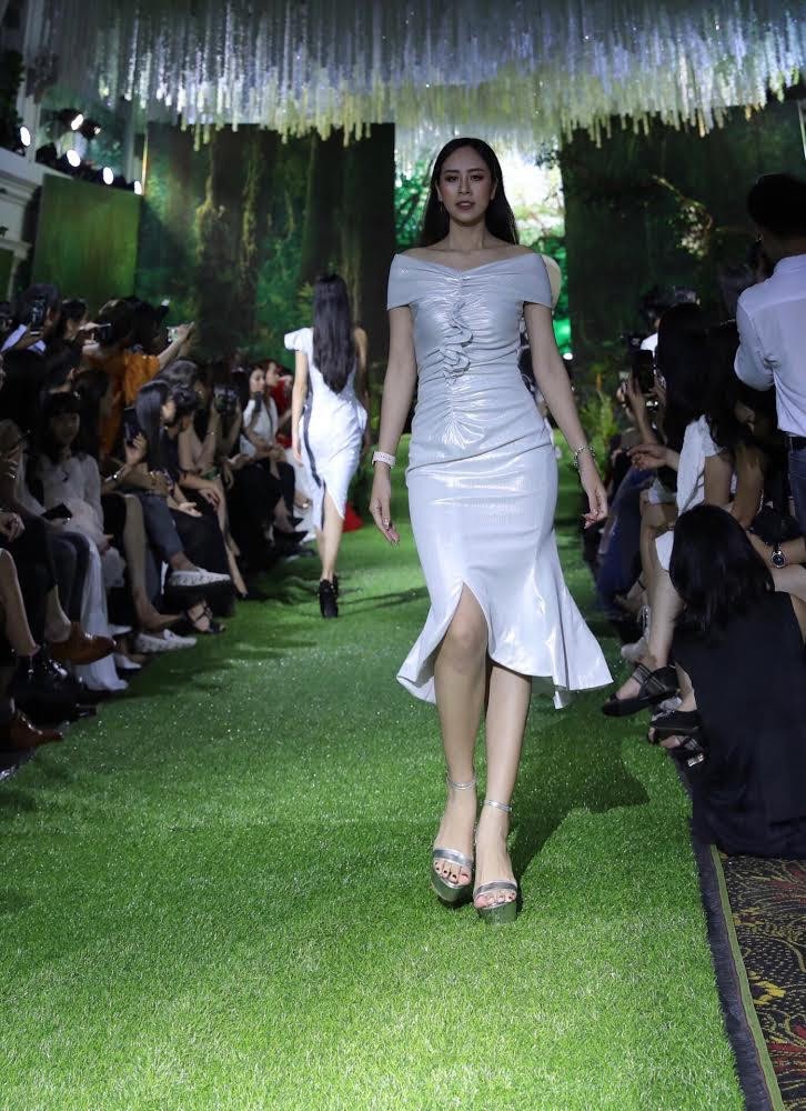 Phần trình diễn BST Dame’ Elegante Phần trình diễn BST Dame’ Elegante