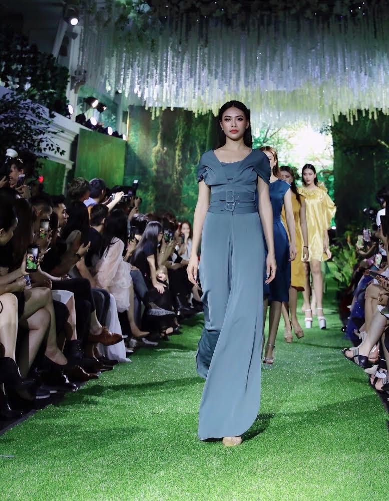 Phần trình diễn BST Dame’ Elegante Phần trình diễn BST Dame’ Elegante