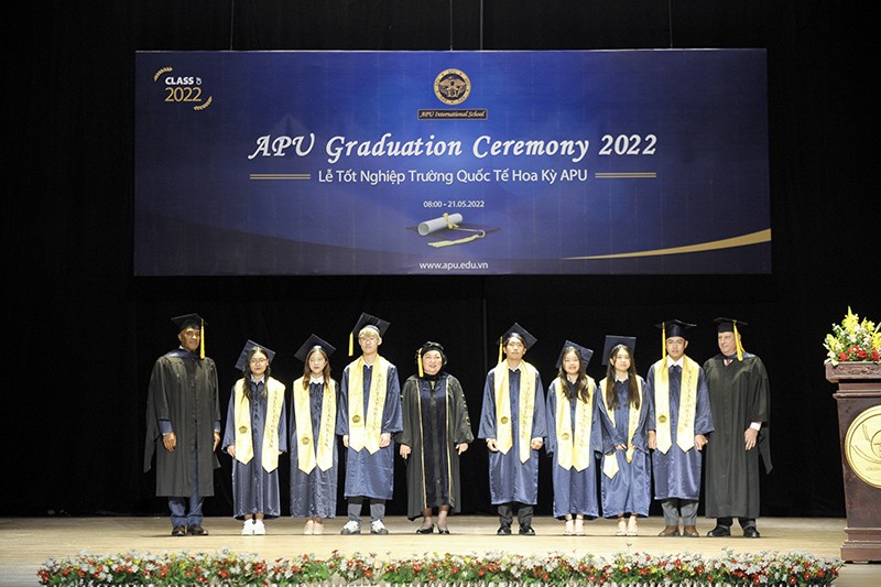 Trường Quốc tế Hoa Kỳ APU tổ chức Lễ Tốt Nghiệp và khen thưởng các em học sinh xuất sắc năm học 2021-2022
