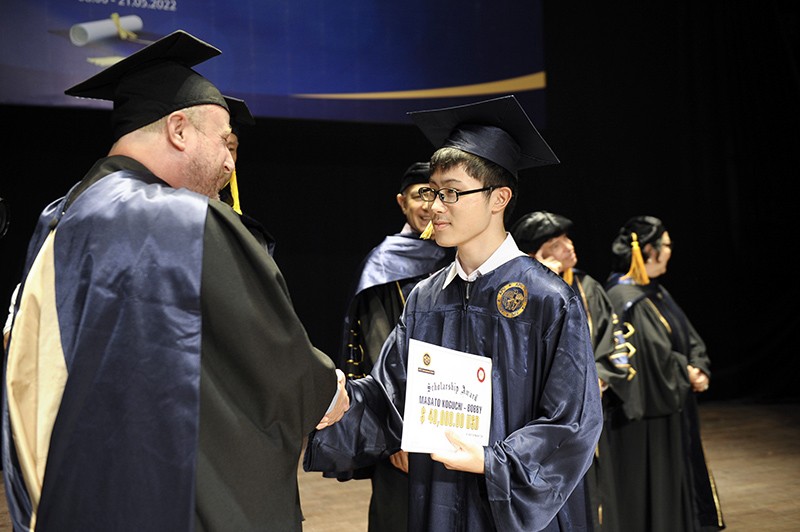 Trường Quốc tế Hoa Kỳ APU tổ chức Lễ Tốt Nghiệp và khen thưởng các em học sinh xuất sắc năm học 2021-2022