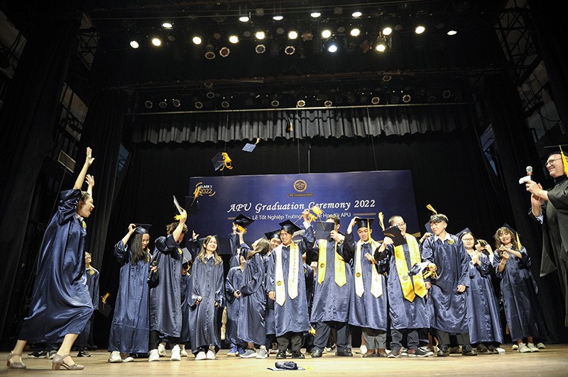 Trường Quốc tế Hoa Kỳ APU tổ chức Lễ Tốt Nghiệp và khen thưởng các em học sinh xuất sắc năm học 2021-2022