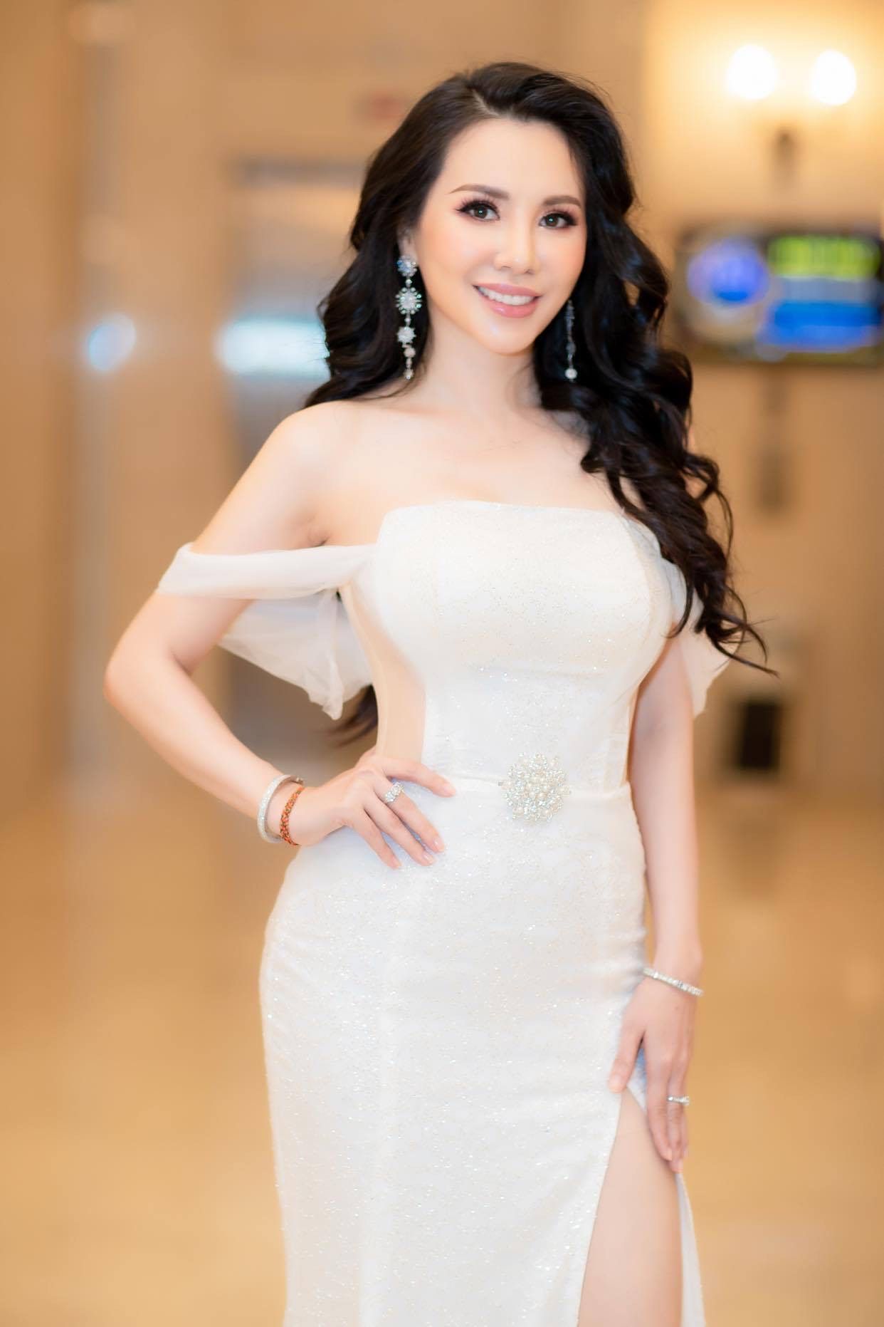 Hoa hậu Châu Ngọc Bích: Tôi tự tin hoàn thành tốt cương vị mới này hoa hau chau ngoc bich toi tu tin hoan thanh tot cuong vi moi nay