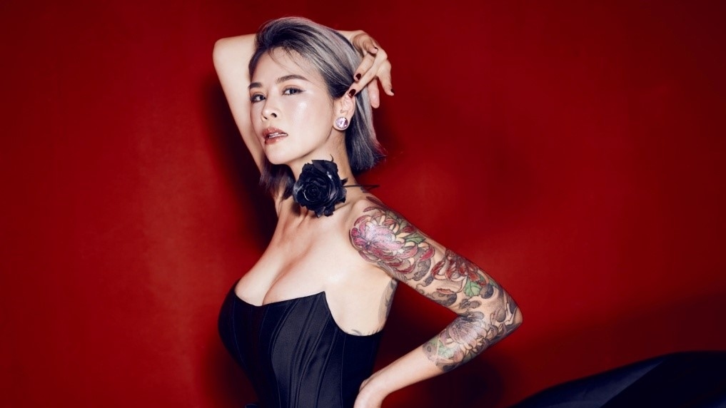 CEO Nguyễn Vi Thúy khoe hình xăm quyến rũ thu hút hơn 10.000 like